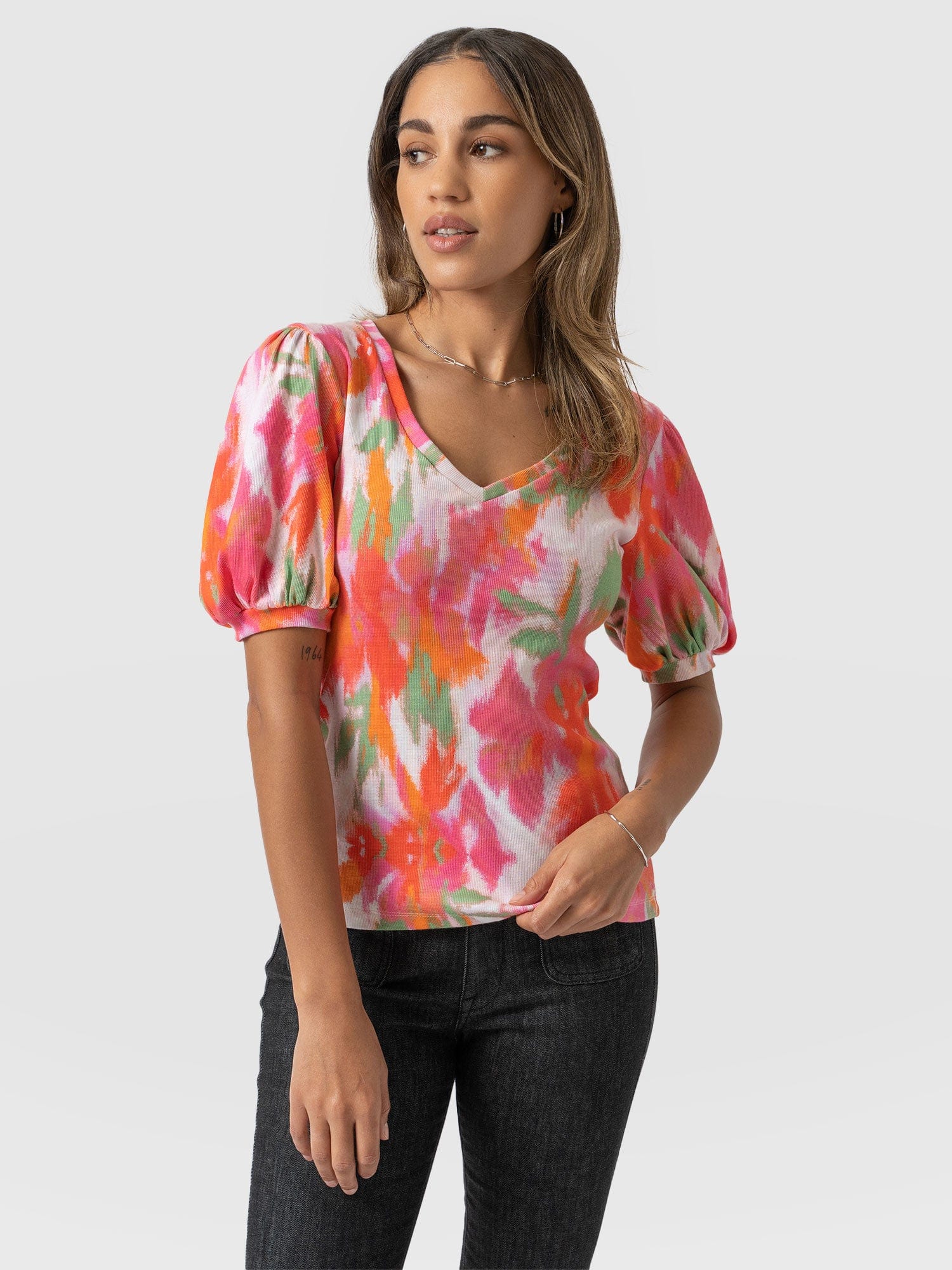 Cavendish V Neck Tee Cream Soft Focus - Women's T-Shirts | Saint + Sofia® EU